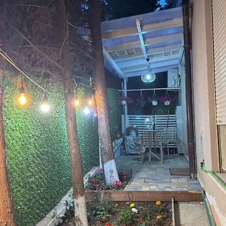 Elegant 2br With Garden & Outdoor Space Appartement Tirana