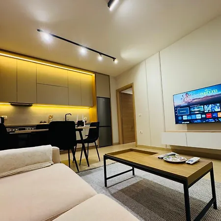 Appartement Elegant 2br With Garden & Outdoor Space Tirana