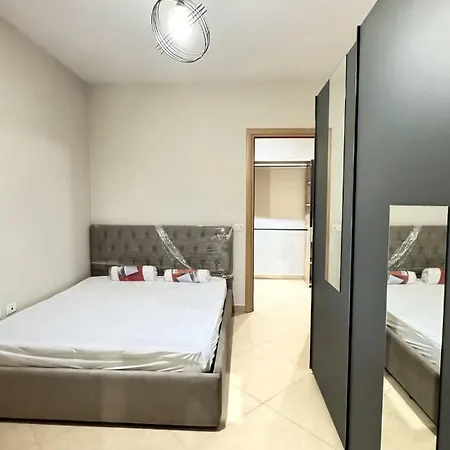 Appartement Elegant 2br With Garden & Outdoor Space