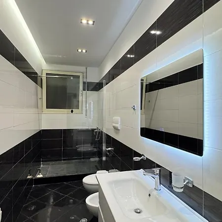 Elegant 2br With Garden & Outdoor Space Tirana